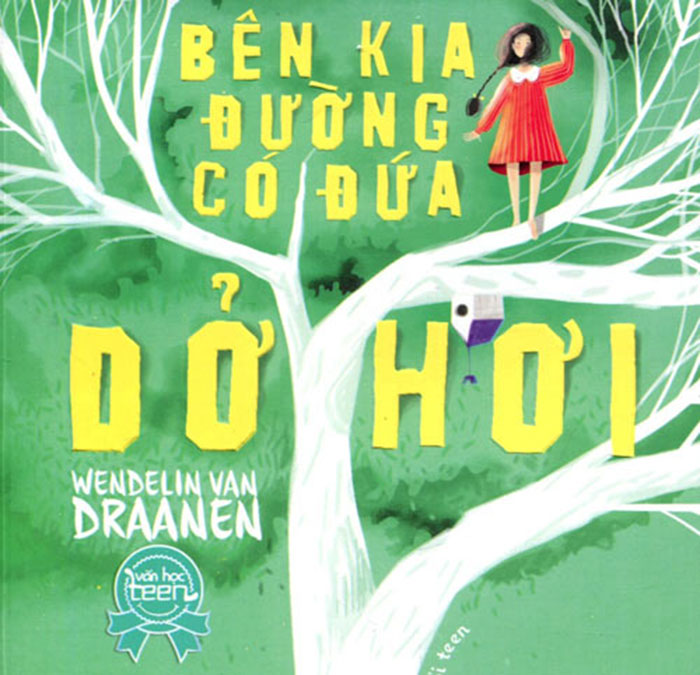 Bên kia đường có đứa dở hơi