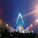 Lên giường ngắm hoa