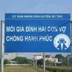 Mỗi gia đình hai con vợ chồng hạnh phúc