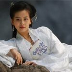 Đêm mơ vuốt đầu rắn